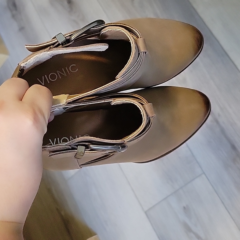 Vionic boots - Picture 3 of 4